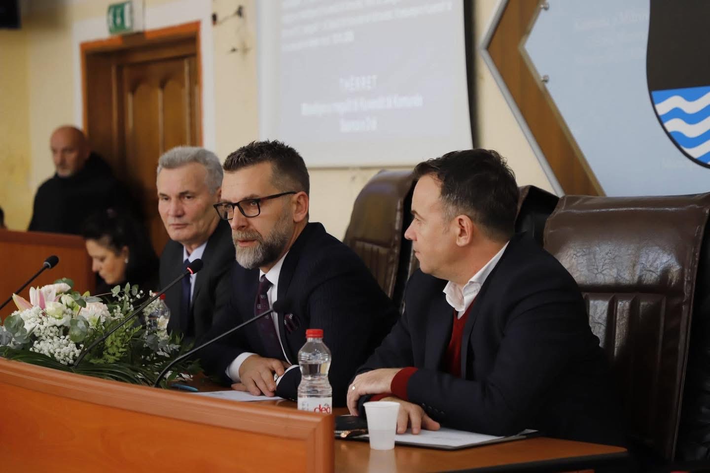 LDK përfundon koalicionin me Pecin pas emërimit të Asllanit