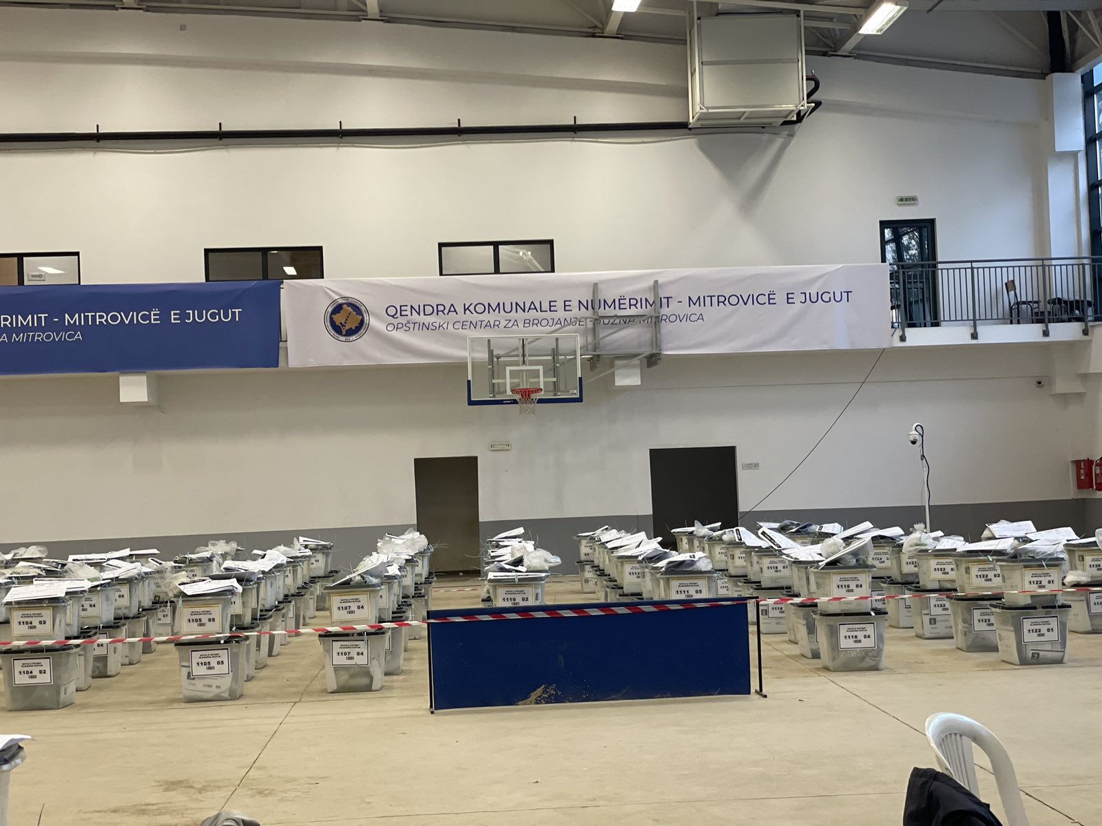 Të dyshuarit për manipulim votash në Mitrovicë lirohen