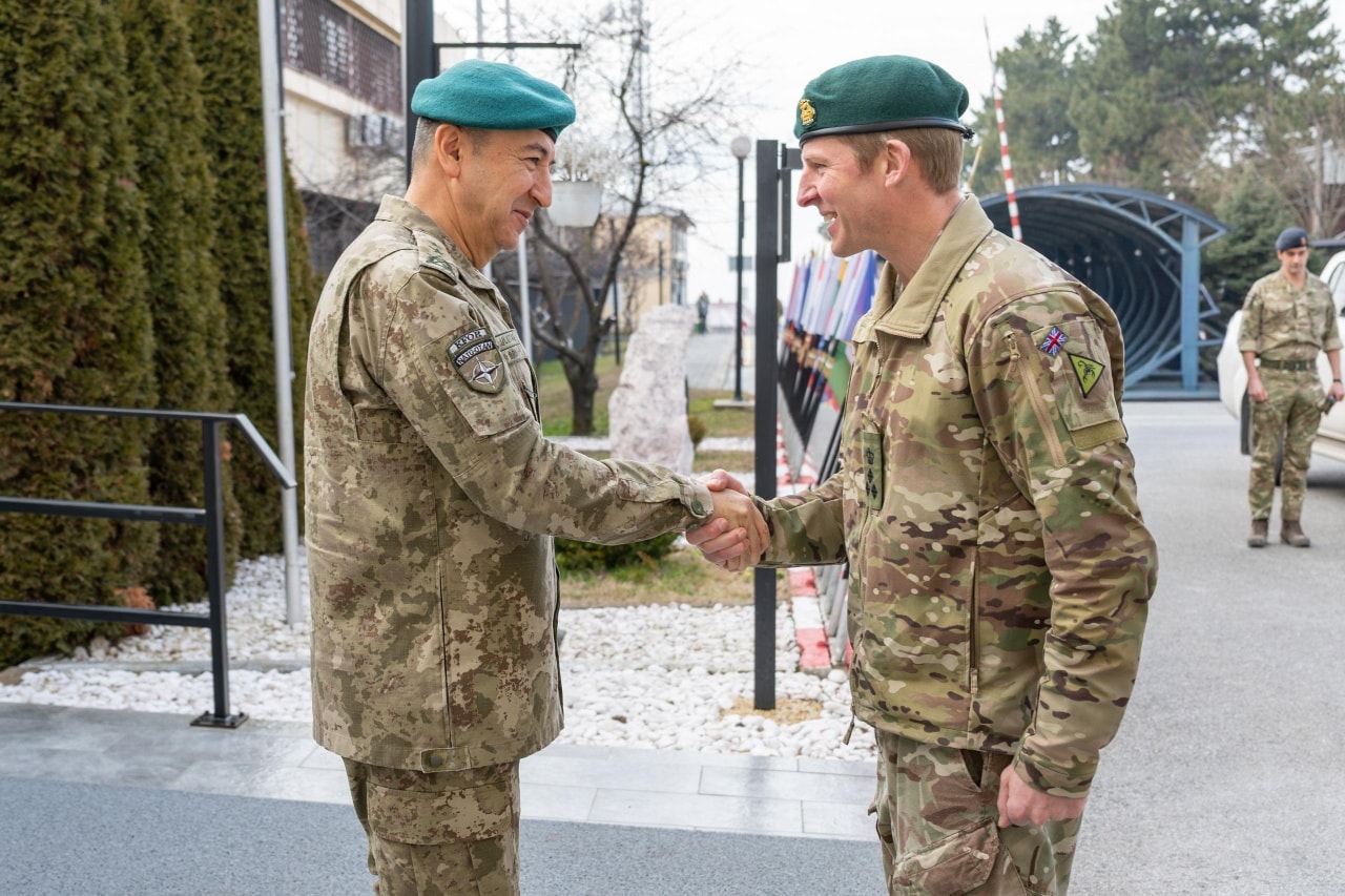 Komandanti i KFOR-it falënderon Mbretërinë e Bashkuar për mbështetjen në Kosovë