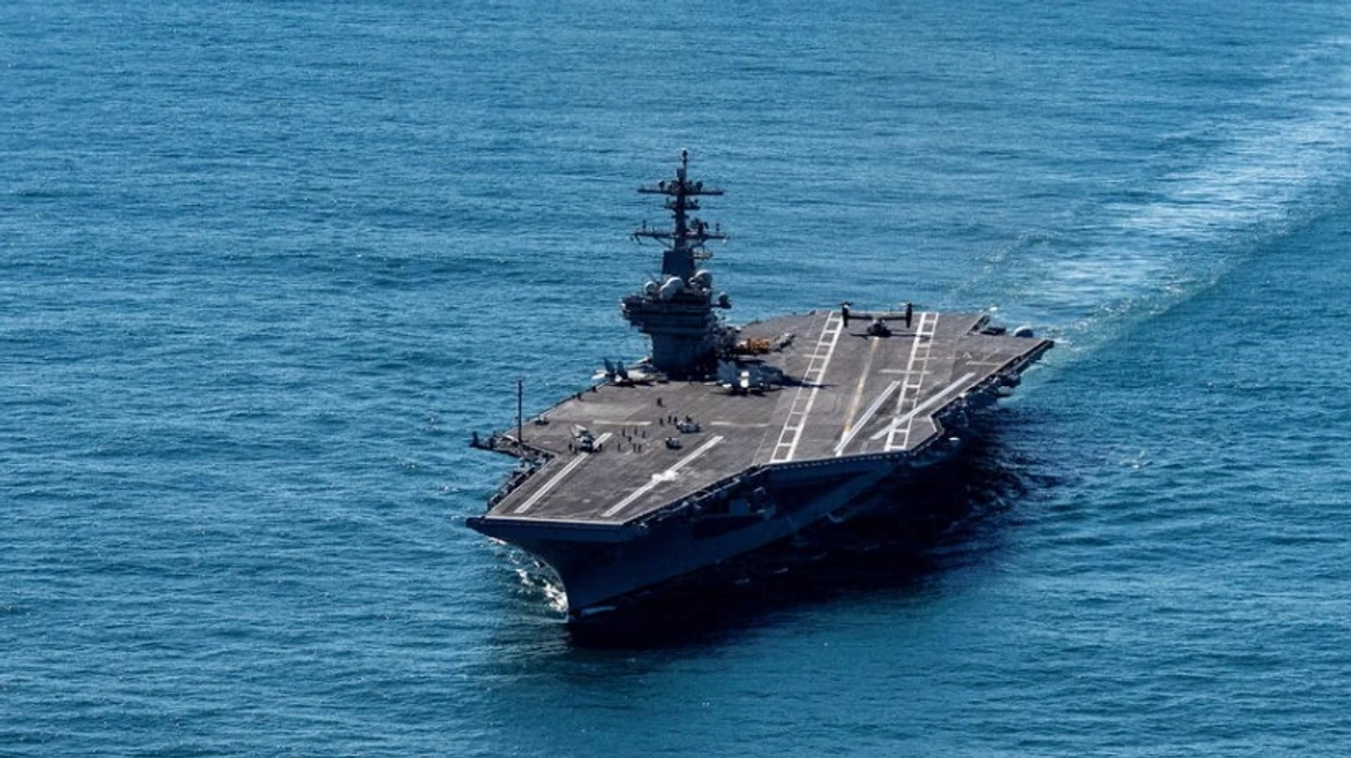 Dron iranian rrëzohet pranë aeroplanmbajtëses amerikane