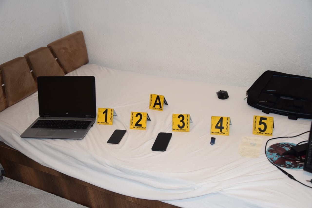 Tre të dyshuar për krim të organizuar, maskohen si bankierë