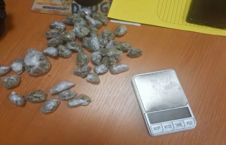 Tre të arrestuar në Mitrovicë, konfiskohen 47 qese me drogë