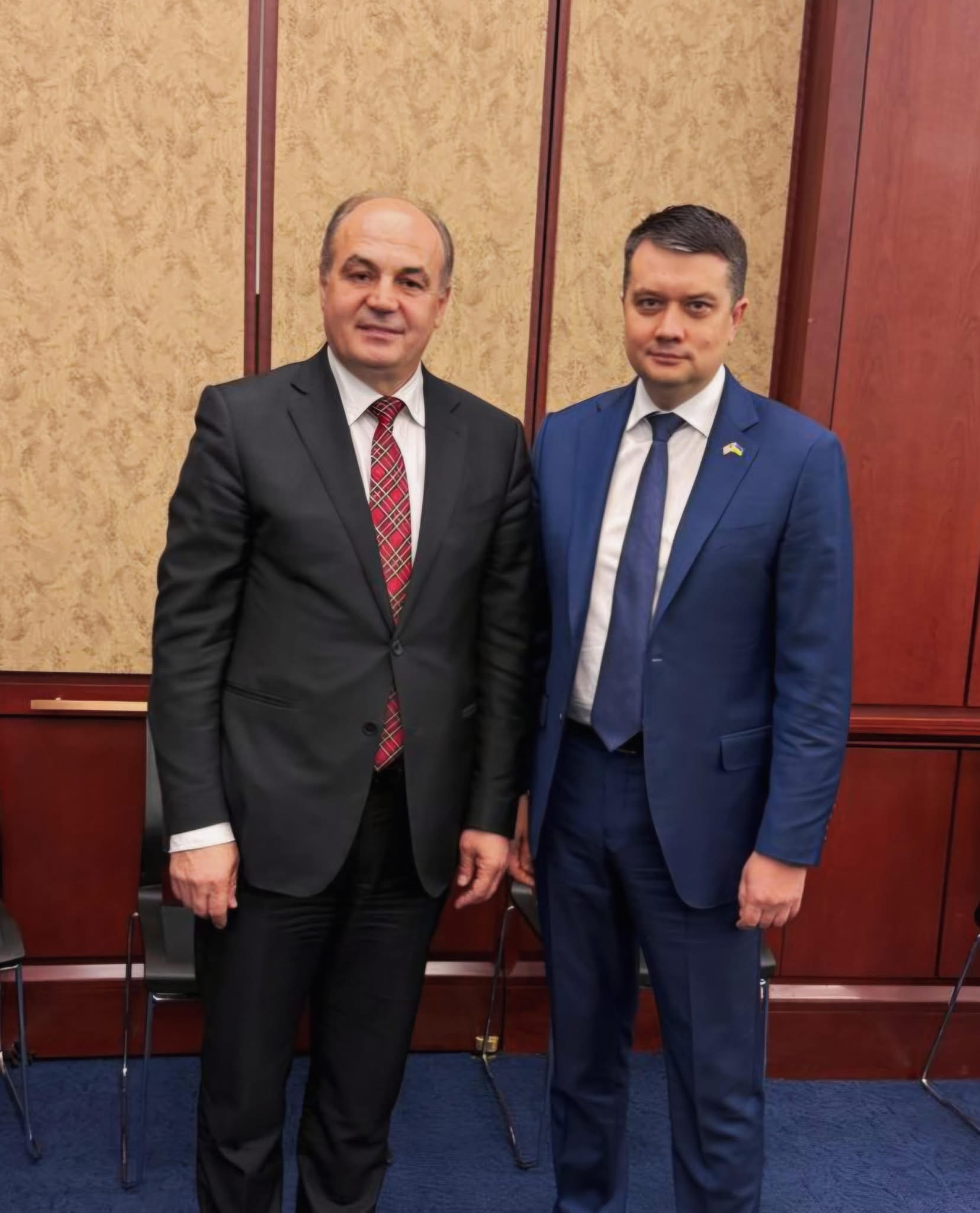 Hoxhaj në SHBA diskuton marrëdhëniet me deputetin ukrainas