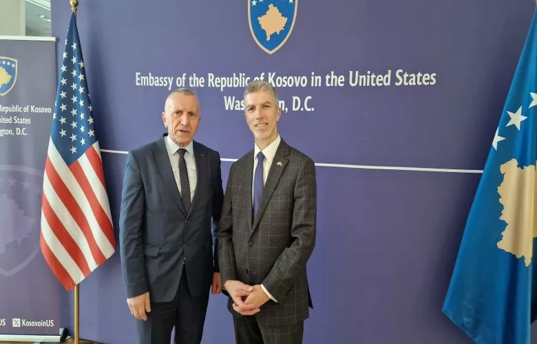 Kamberi dhe Dugolli diskutojnë për mbështetjen e shqiptarëve në Luginë