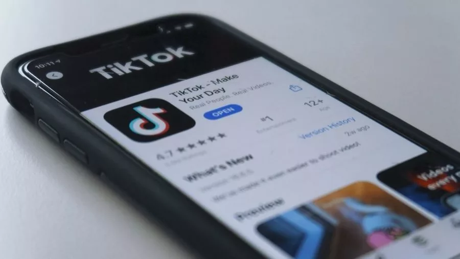 TikTok Rihapet: Fillon Monitorimi Aktiv, Fokus te Fëmijët