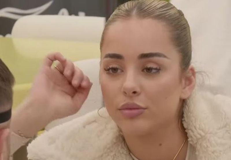 Elijona dhe Londrimi shkëmbejnë puthje në publik