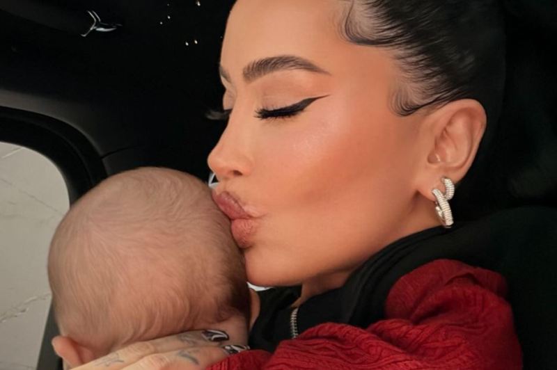 Dafina publikon çaste të veçanta me djalin e saj të vogël