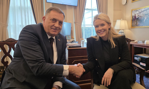 Dodik viziton Shtëpinë e Bardhë, lavdëron politikën e Trump