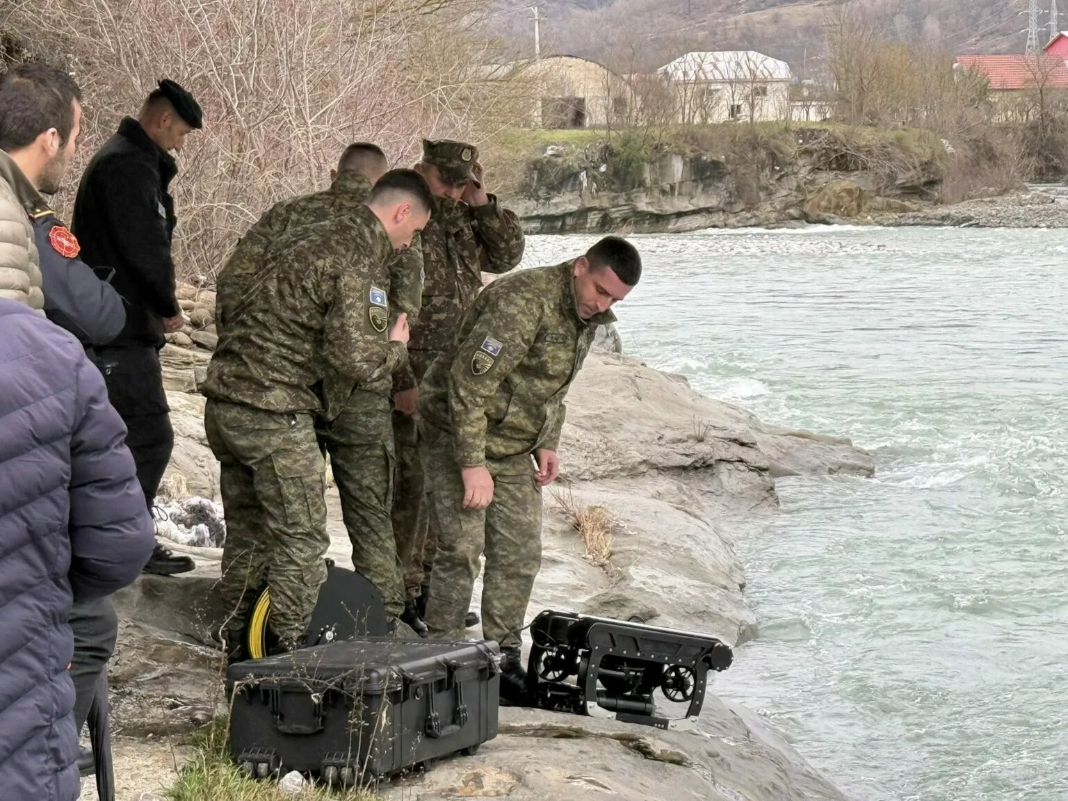 Trupi i Jurgen Karajt gjendet pas një muaji kërkimesh në lumë